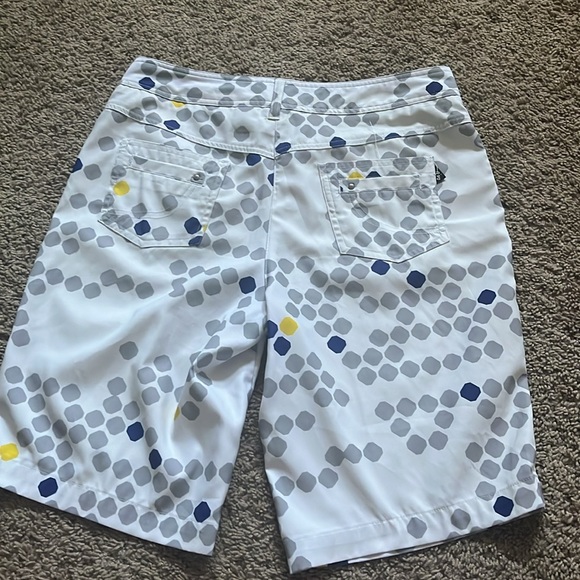 Nivo ladies size 4 tennis shorts - Picture 3 of 3
